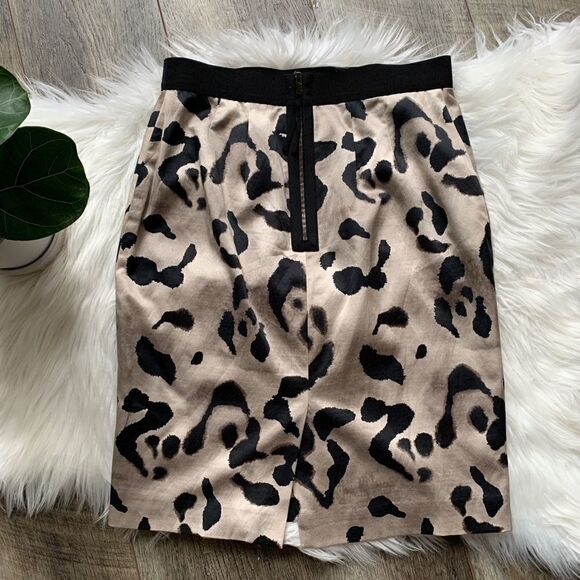Ann Taylor Petite Leopard Print Skirt Silk Blend Black and Tan Animal Print 0 P - Picture 2 of 5